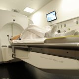En 2023, le canton avait souhaité limiter le nombre de neurochirurgiens (Image prétexte). KEYSTONE/JEAN-CHRISTOPHE BOTT